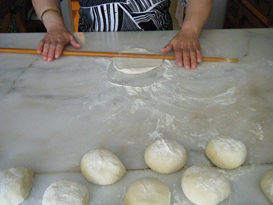 Elde Açma Börek Hamuru Elde Açma Börek Hamuru