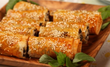 Baklava Yufkasından Kıymalı Börek Tarifi ve Malzemeleri Baklava Yufkasından Kıymalı Börek Tarifi ve Malzemeleri